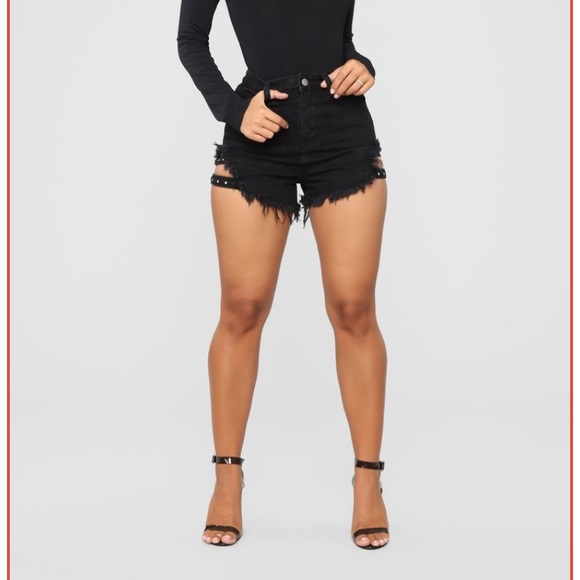 Sexy black shorts - Picture 1 of 4